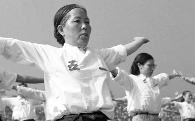 小学生体操共设几个项目比赛_小学生需要学体操吗_从小学体操有什么好处