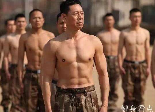 健身圈光头明星_光头健身男_光头圈健身明星是谁