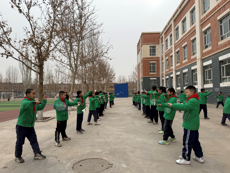 踢足球技巧孩子学什么_踢足球技巧孩子怎么教_孩子踢足球技巧