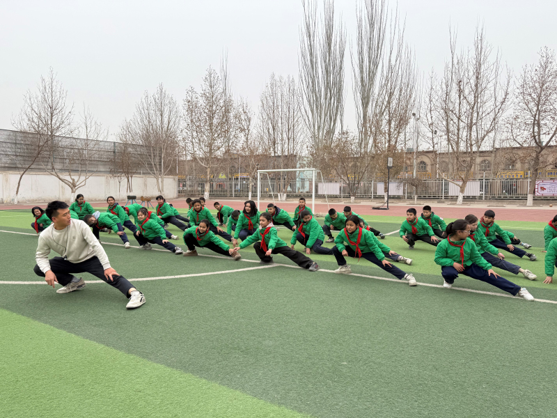 踢足球技巧孩子怎么教_孩子踢足球技巧_踢足球技巧孩子学什么