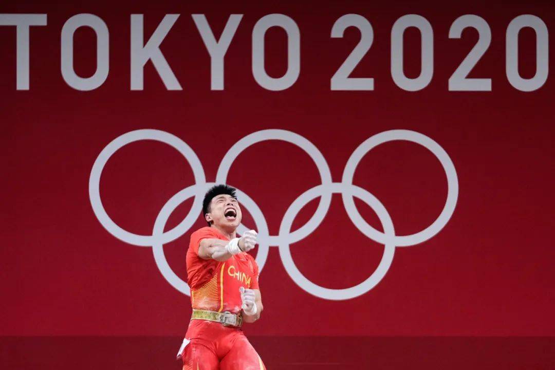 单腿举重冠军_中国举重单腿_举重冠军单腿