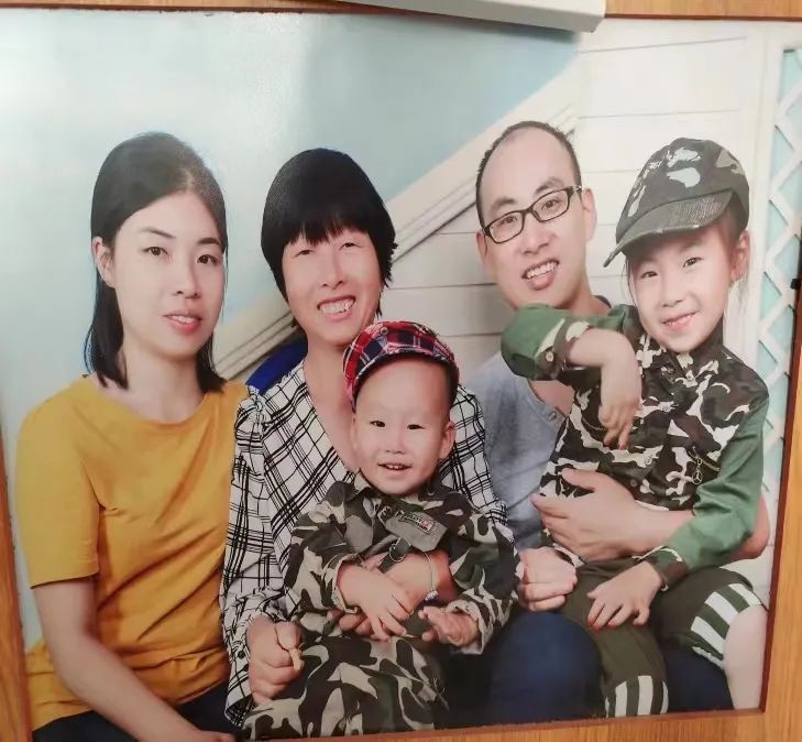 足球守门员出禁区怎么判_足球守门员出击动作_足球守门员出门规则视频